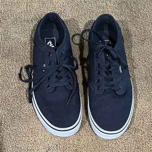Vans chukka style skate shoe. Dark navy blue. Men’s size 8